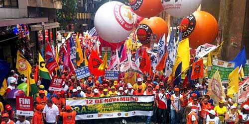 Previdência: centrais debatem convocação de greve geral